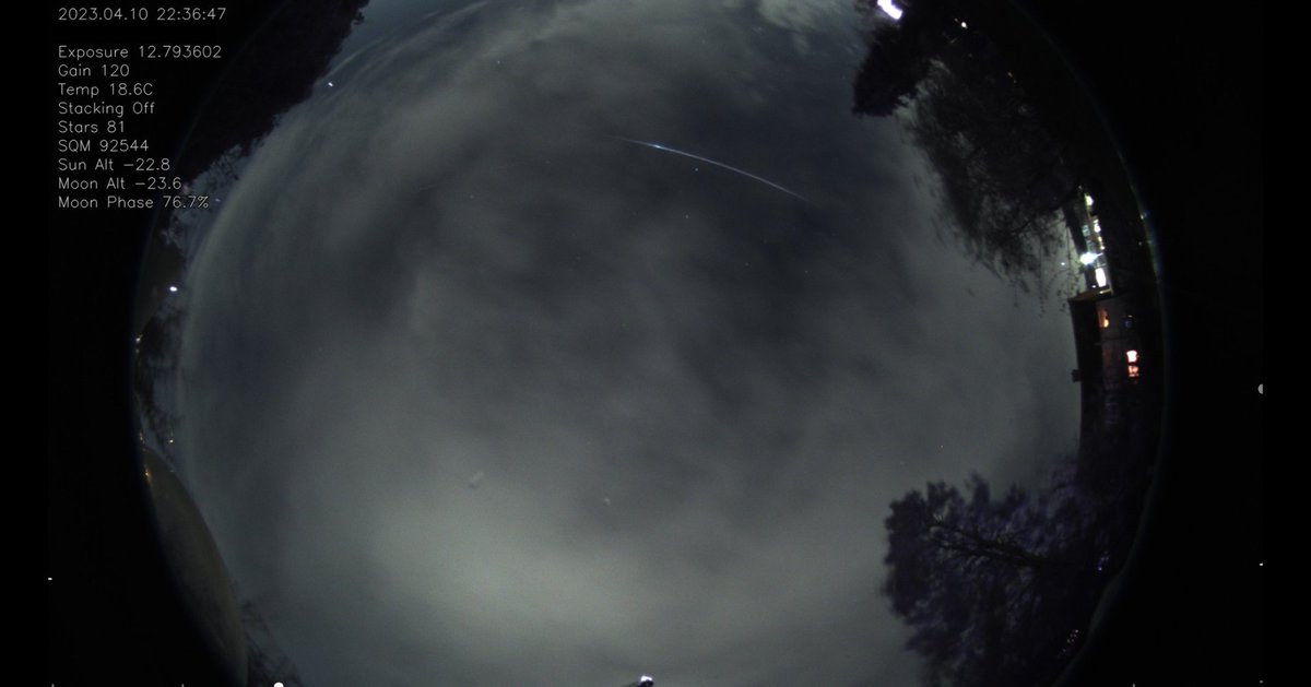 jiberjaber's tweet photo. Fireball across Essex last night, just about visable in the clouds... #meteorcamera #Astrophotography #essex https://t.co/dcCZgGKbFN