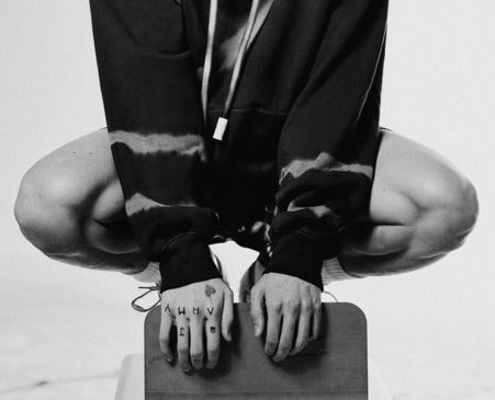 swimsjk's tweet photo. category is tights and jungkook wins https://t.co/jxRGThk8Cj