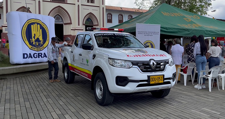 Con nuevo vehículo de intervención rápida, el Dagran, la alcaldía y los bomberos fortalecen la capacidad de respuesta a emergencias en el municipio de Frontino
aestahora.com.co/bomberos-de-fr…
<a href="/DagranAntioquia/">DAGRAN Antioquia</a> <a href="/CiudadFrontino/">Alcaldía de Frontino</a> <a href="/aehnoticias/">A Esta Hora</a> 
#AEstaHora #BuenasNoticias