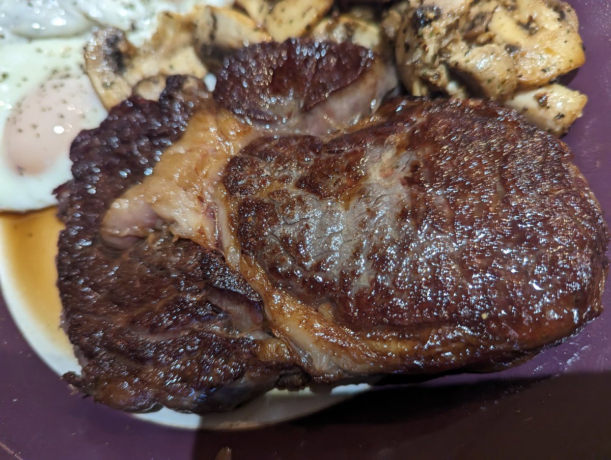 Dry brined, reversed seared too medium rare. Salty, juicy, soft like butter but crispy crust. Absolute perfection!! 

#steak #steakoftwitter #ribeye #reverseseared #Carnivore #properhumandiet #fulledbyfat #speciesappropriatediet #primal #grassfed #carnivorediet