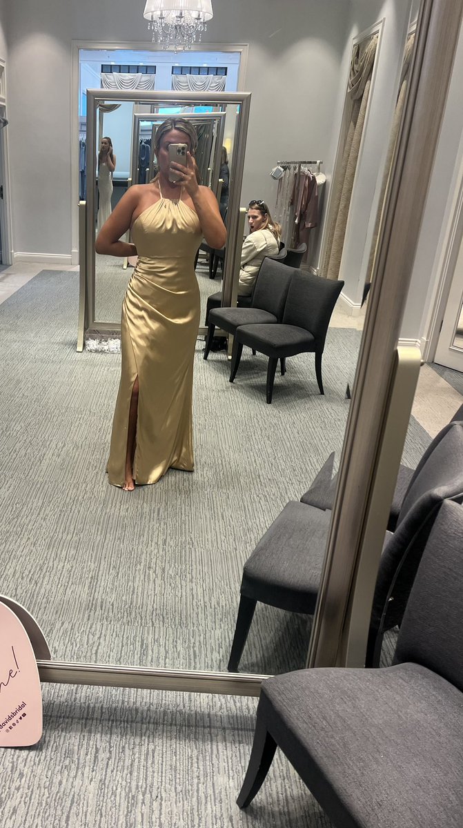 miaboorman's tweet photo. Shout out to the random lady in the changing room giving all the feedback i needed 
PSA: all bridal shops should employ changing room fans 
#bridesmaidshopping https://t.co/s3xTMJGNQh