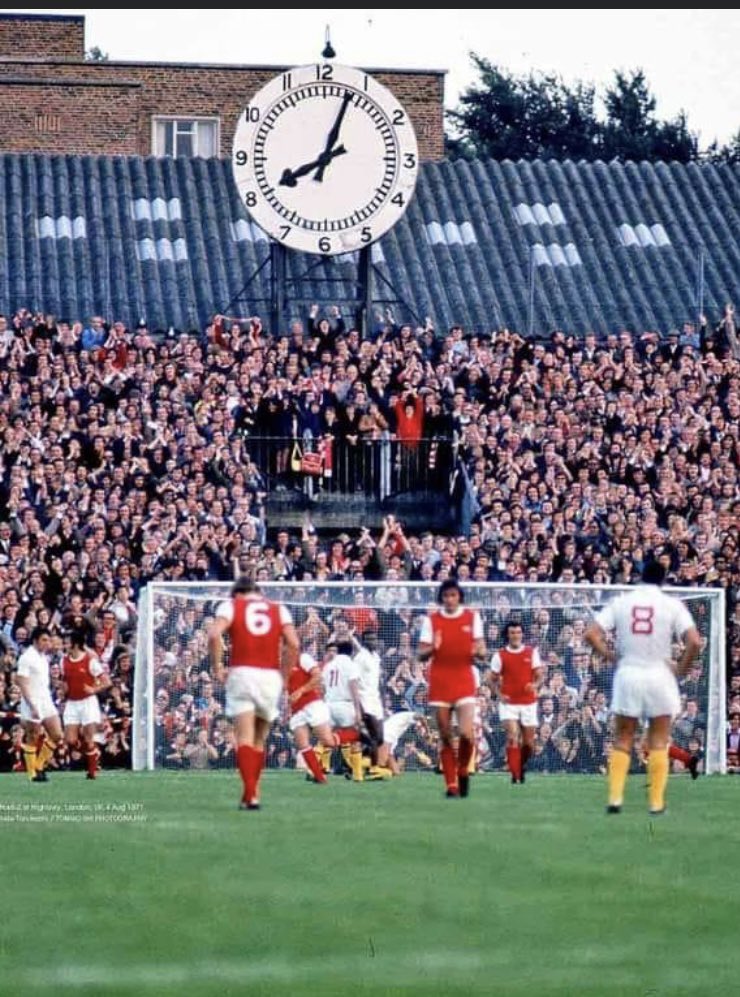 Mort_LKoK's tweet image. #Arsenal #clockend #AFC 🔴⚪️ #throwback #Goodtimes