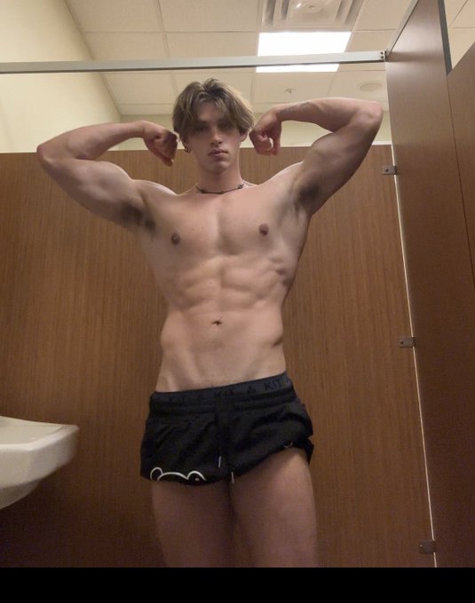 You said you wanted to see greek Statue? https://t.co/NVmxczH2GP