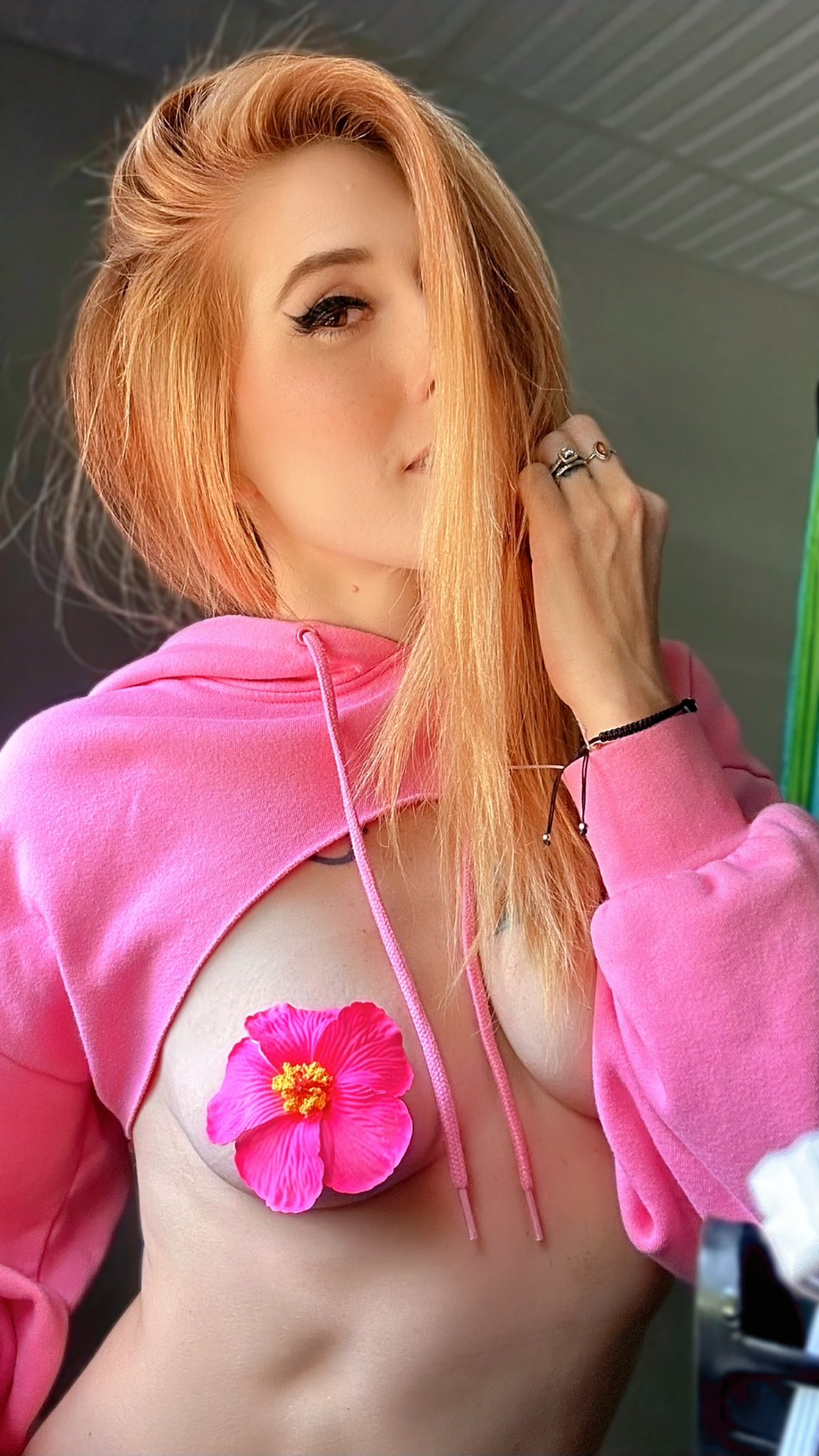 1 pic. Happy titty Tuesday! Go subscribe to my VIP https://t.co/swhzMkpkQU for access to a live session Thursday night at 10pm EST. https://t.co/fMNT4x7E3N