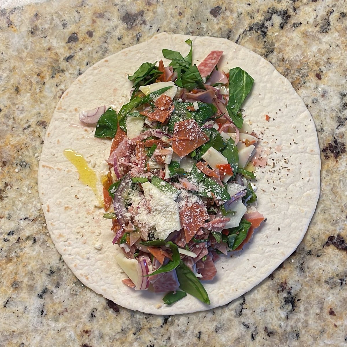 RealChefStove's tweet photo. Chopped Italian Cold Cut Wrap

- Ham, Salami, Pepperoni, Provolone, Spinach, Red Onion, Hots (chopped)
- add mayo, Italian seasoning, red wine vinegar, evoo, and grated parmesan

#Lunch #LunchTime #LunchBreak #WFH #WFHlunch #italiancoldcut #coldcut #wrap https://t.co/qmEiRQ7J4Y