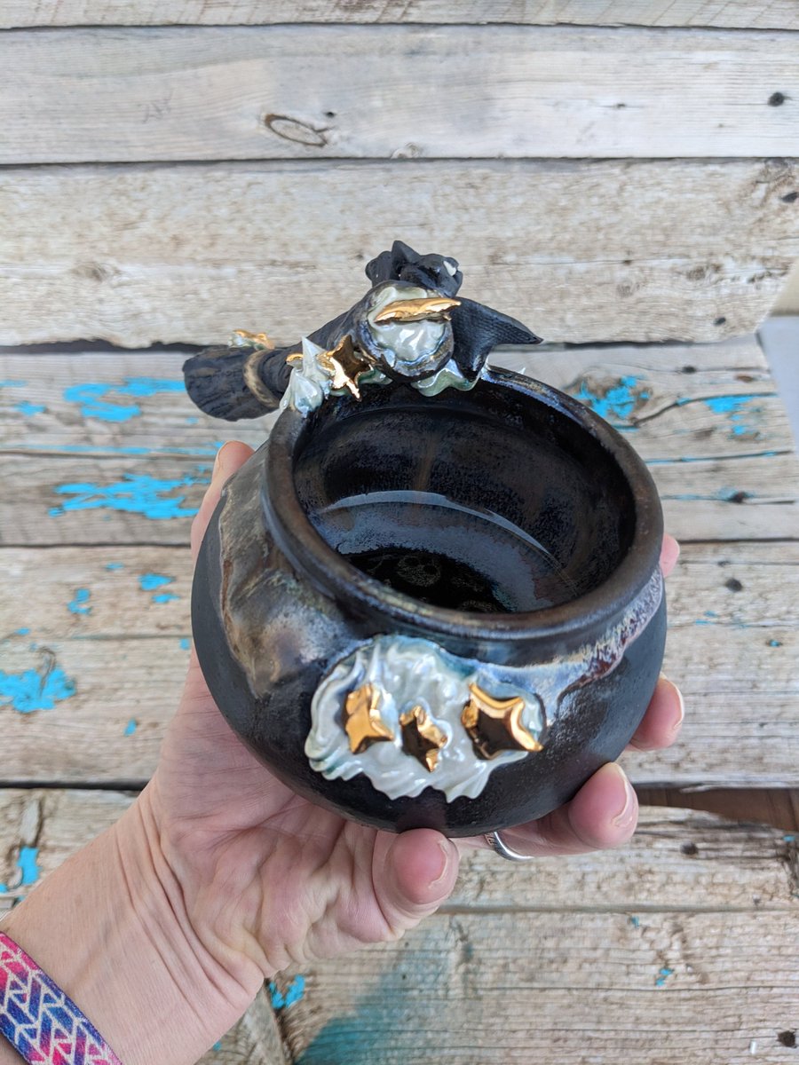 crashpixiepot's tweet image. Just leaving this here, even though no one will see it. I'm freaking proud and the algorithm can't take that away from me. #cauldron #PotteryThrowdown