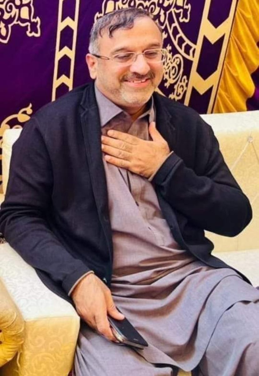 smendhro's tweet photo. ایاز مھر کل شام کراچی سے "غائب" ہیں۔ ان کا اس طرح سے گم ہونا لمحہ فکر ہے ان سب کے لیے جو اس ملک سے بے پناہ محبت کرتے ہیں اور ہر حال میں اپنی صلاحیتوں سے اپنی قوم کے لیے جدوجھد جاری رکھتے ہیں۔ ایک کاروباری شخصیت کو بغیر کسی وجہ کے اٹھانا کسی صورت ٹھیک نہیں۔ 
#ReleaseAyazMahar https://t.co/ChoI0TeCKg