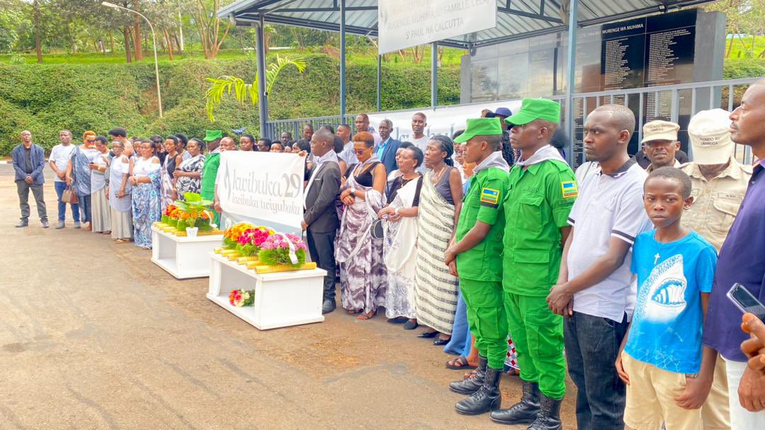 Teterocell's tweet photo. ICYMI:Taliki ya 08 Mata 2023, mu Kagali ka #Tetero abaturage mu byiciro bitandukanye basuye Urwibutso rwa St- Famille, igikorwa cyaranzwe n’Urugendo rwo Kwibuka, gushyira Indabo ku Rwibutso no gucana Urumuri rw’Icyizere. @RwandaLocalGov @Unity_MemoryRw @CityofKigali @Nyarugenge https://t.co/o43LhEDIdk