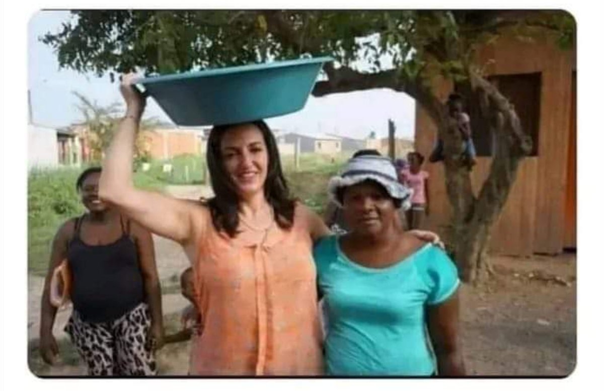 Carito00925's tweet photo. @MariaFdaCabal La senadora ya usa la cabeza para algo!!!! Un aplausooooo https://t.co/eRNENpgd2N