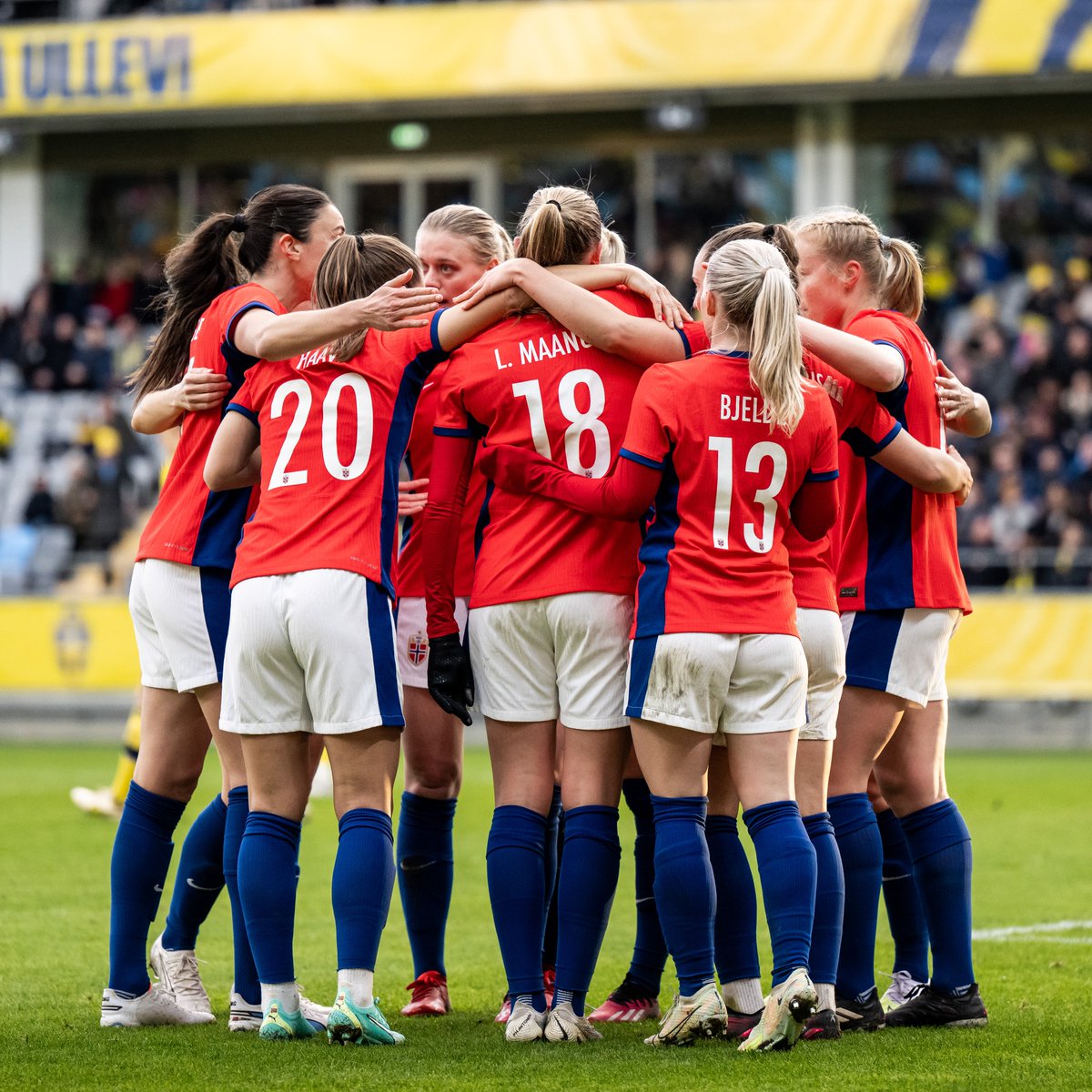 alex morgan choke me please on Twitter: 