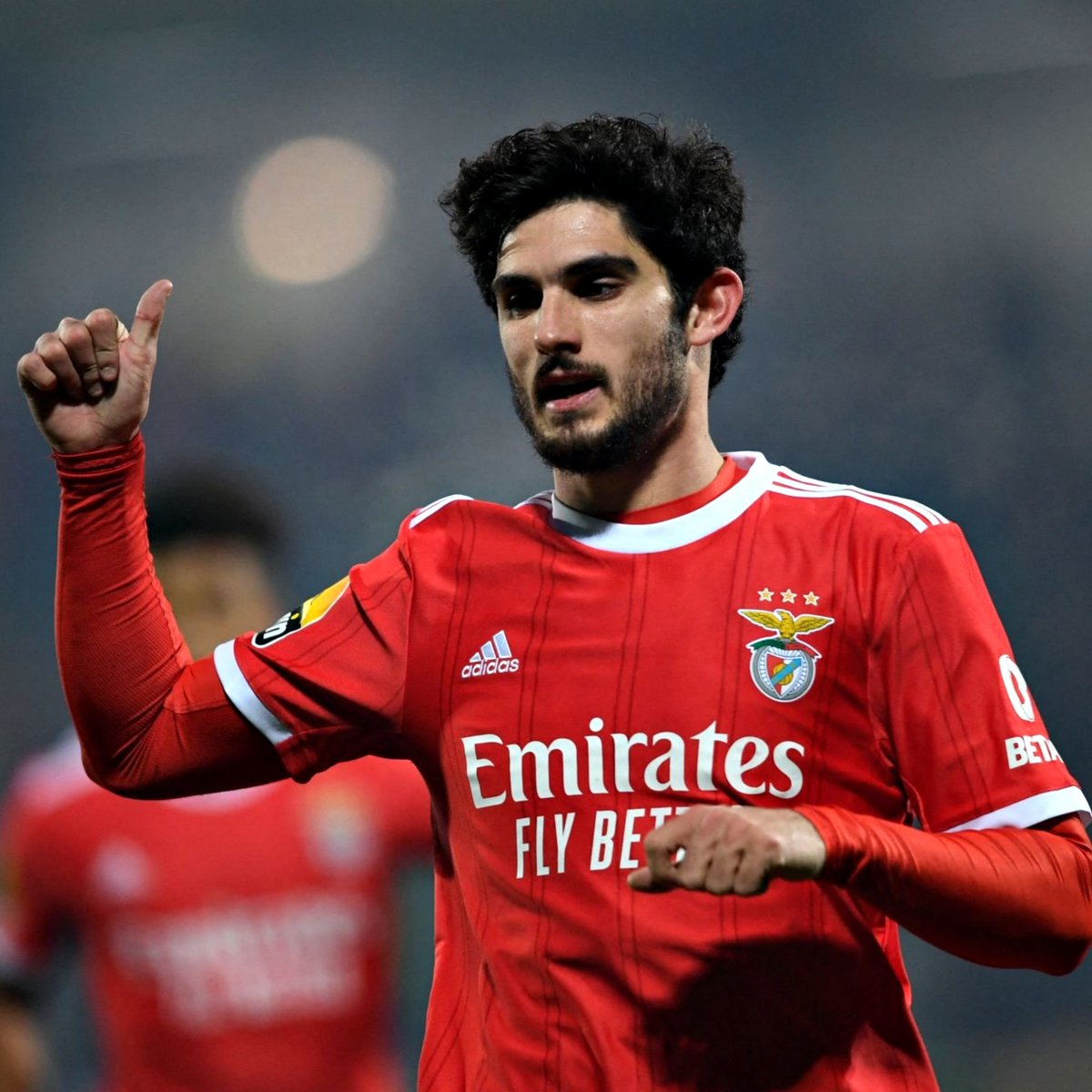Gonçalo Guedes está de volta às opções de Roger Schmidt e começa no banco contra o Inter.