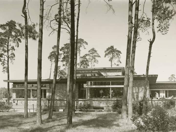 areasvellas's tweet photo. Motorway Restaurant in Pfungstadt, Germany...1951
by Ernst #Neufert
#architecture #arquitectura
https://t.co/NOYWj6L7nK https://t.co/V4LmxCDkkL
