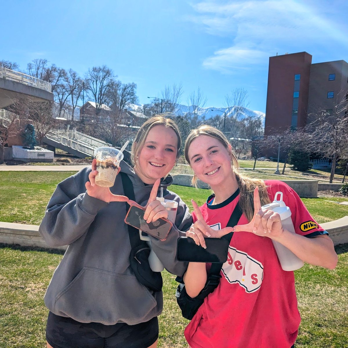 The sun is shining, the snow is melting and students at the U are getting excited for Spring! As you look around campus, students are packing away their winter coats and enjoying the beautiful weather! #CampusLife #UofUHRE