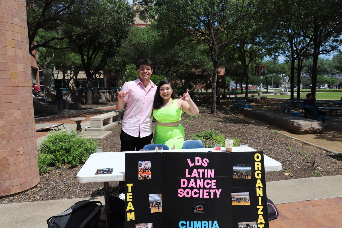 UTSA's tweet photo. It’s time for NIUTSA! Swing by Bill Miller Plaza and join us for food, fun, and giveaways 🧡💙

#UTSA #FiestaSA https://t.co/FLMYioMDZA