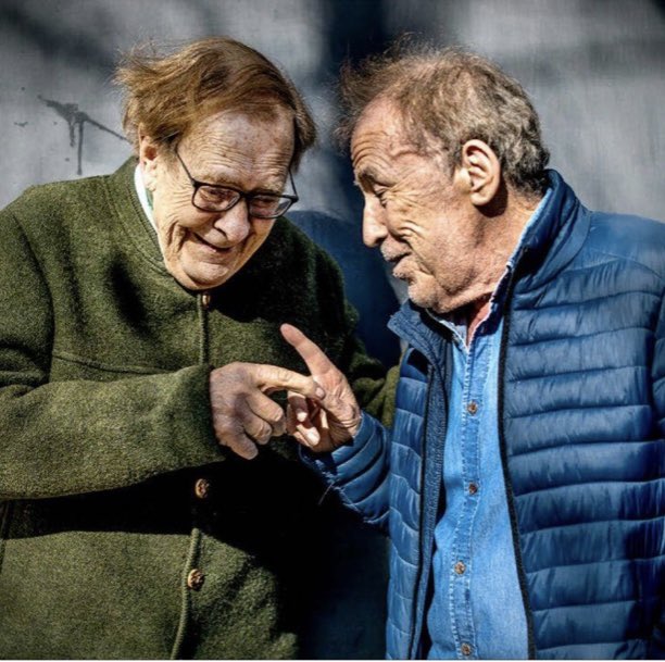 Un gran amigo. Una persona que tienes en mente con una permanencia total y de repente desaparece, te deja un gran vacío. Descansa en paz.