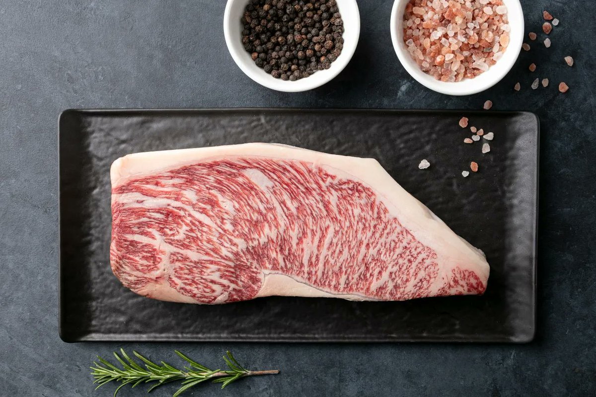 Wagyu_Shop's tweet photo. Authentic A5 Japanese Olive Wagyu from the Kagawa Prefecture 

#authentic #a5 #thewagyushop #wagyu #olivewagyu #kagawa #foodie #steak #luxury #dinner https://t.co/aHCT4ZHWAB