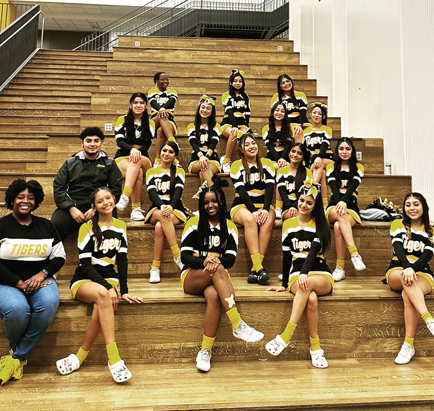 SHMSTC's tweet image. 🎉🐯📣 The #SHMSTC Tiger Cheerleading Team had an amazing school year! We cheered our hearts out and brought the energy to every game and event. 🙌🏼👏🏼 #TigerCheer #SchoolSpirit 🎉🐯📣