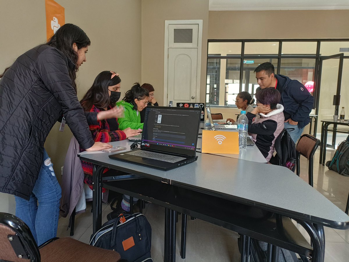 Python Ecuador tweet media