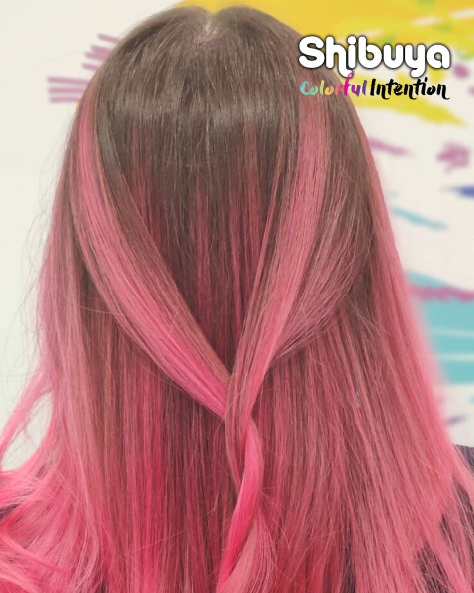 ShibuyaGroup's tweet photo. Hemos usado Carnation pink sobre el color natural y mirad el resultado 👀

👉 Pide cita y presupuesto! https://t.co/mKoKx6OfuD
✂ Hairstylist: @ koko_lovett 
🌈 Color: @Directionshair 

#PeluqueríasShibuya #ColorfulIntention #ColoresFantasía https://t.co/SrpGYg5cjk