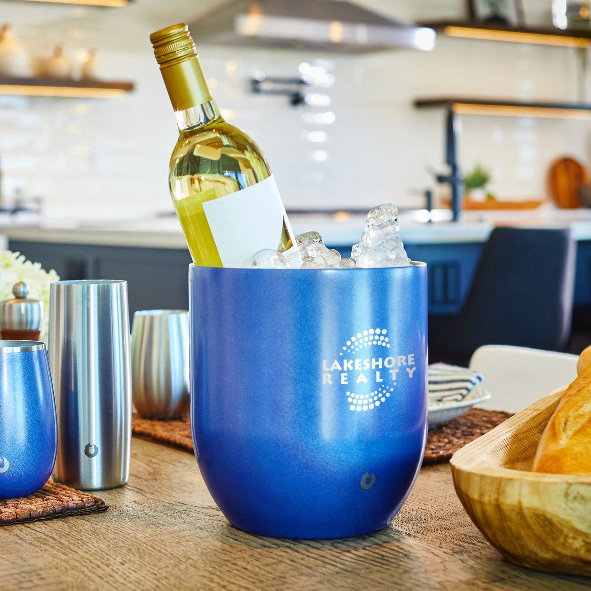 AtoZPromotions's tweet image. From branded vegan leather keychains to ice buckets and bottle carriers, we&apos;ve got everything you need for creating fun and memorable spring and summer vibes! amp.fyi/-/NILbNdy2 #sustainablestyle #TrendsetterVibes #PoolPartyEssentials #atozpromos #whoyouareiswhatwedo