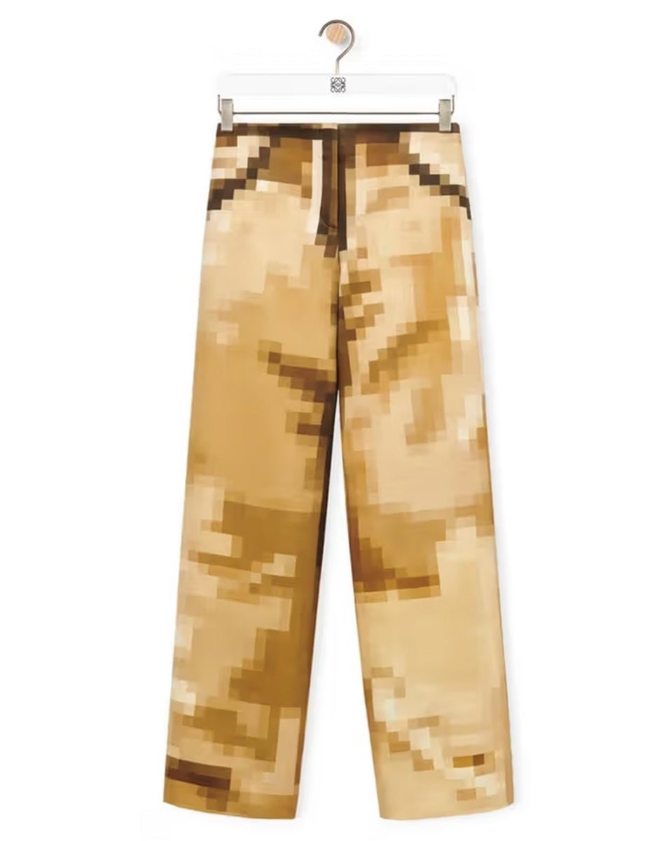 StreetFashion01's tweet image. Loewe SS23 Pixel Collection!🖤