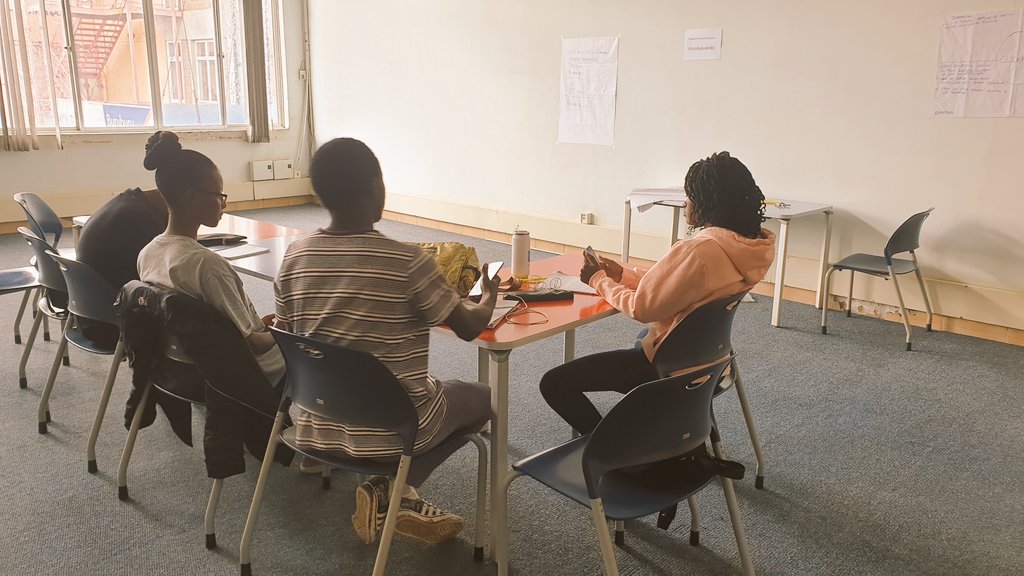 flesymz's tweet photo. Today's @Enquirer_Kit Module 2 #learningcircle focused on verifying online information. My takeaway was to be open-minded, avoid bias when developing hypotheses, use a unique password to protect my privacy, diversify my browser, & always keep an eye on my accounts. @Info_Activism https://t.co/xMyeiPu68C
