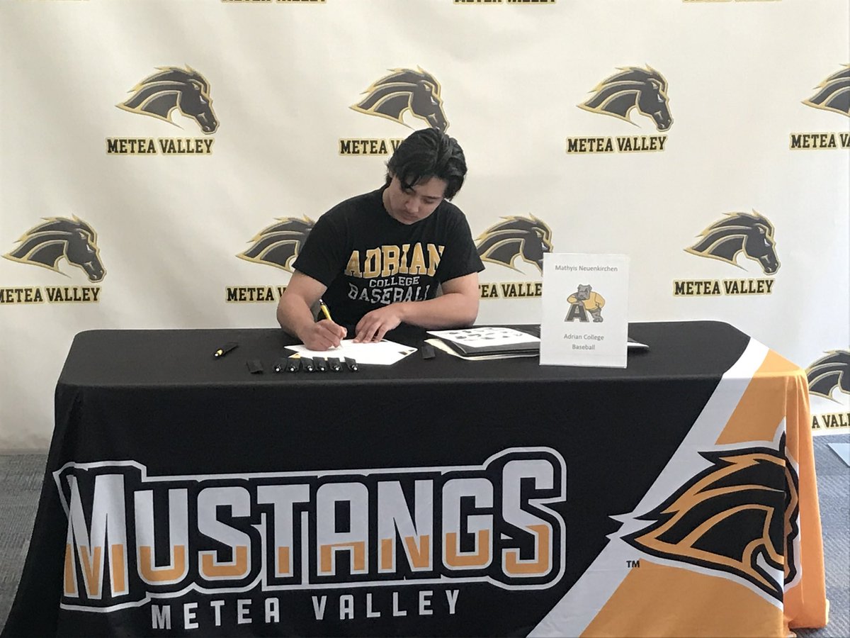 Congrats to <a href="/Mathyis3/">Mathyis</a>!
Playing ball at Adrian College in Michigan next year!
