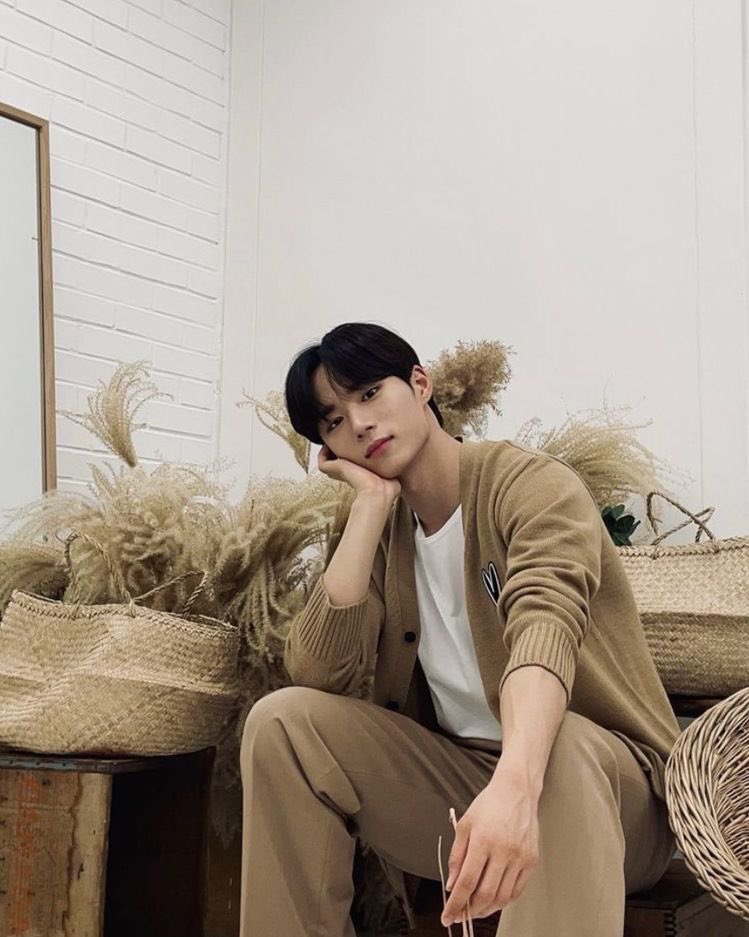 berryresources's tweet photo. ⠀⠀ 𐚁 ⠀⠀ 𝗕𝗲𝗿𝗿͟𝘆 ⠀⠀𝕣𝕖𝕤𝕠𝕦𝕣𝕔𝕖𝕤⠀⠀: ⠀⠀ junseo ◖ WEI ◗ https://t.co/5NrSd7LYl6