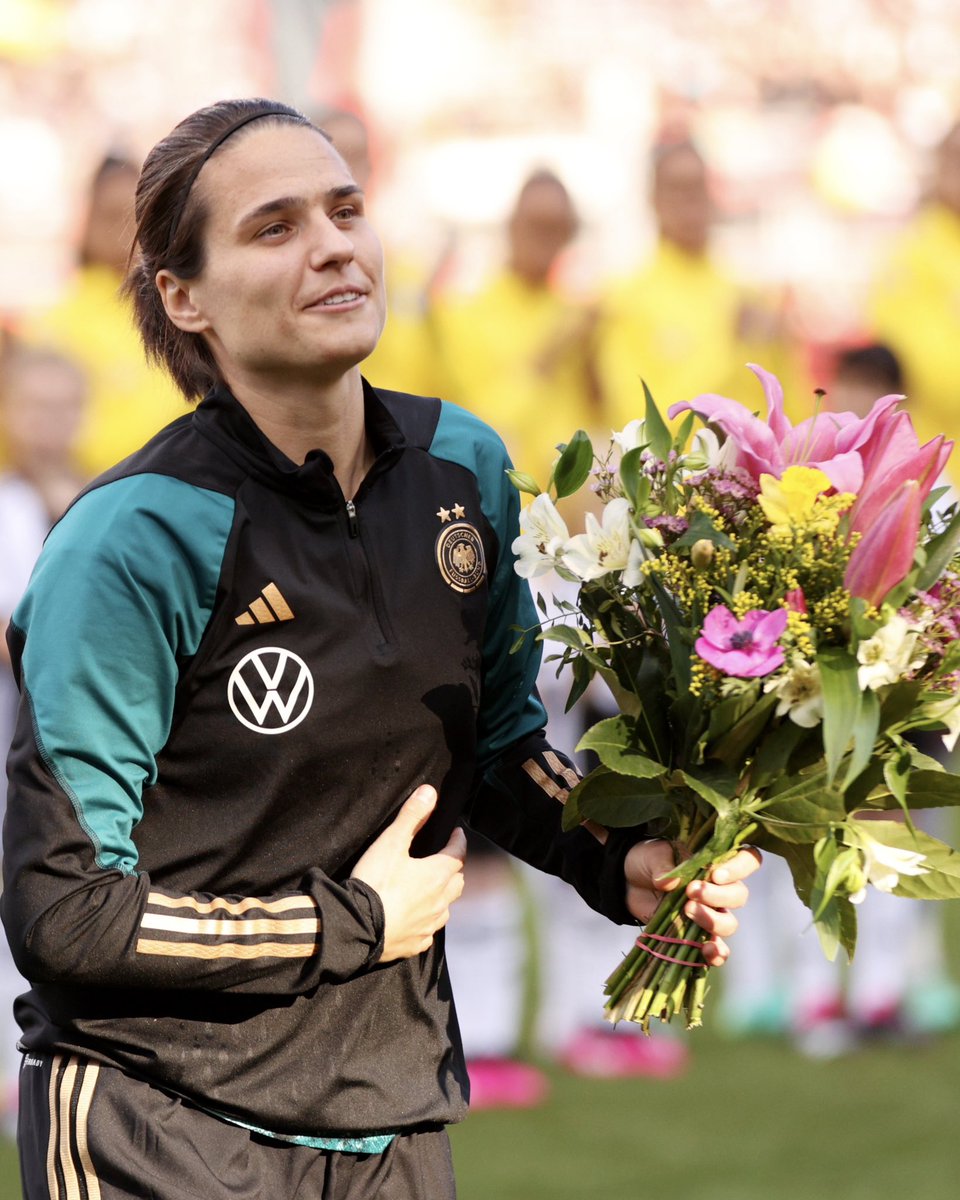 FIFAWWC's tweet image. Danke Maro  🖤❤️💛
