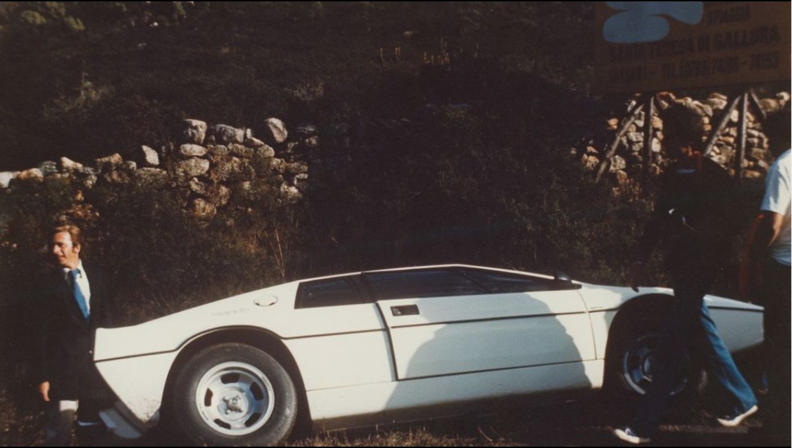 beyondcoolmag's tweet photo. #backtowork #ups #rogerbecker #ditched the #lotusesprit #s1 @ #carchase #scene #makingof #filming #jamesbond #007 #thespywholovedme #70s #70sstyle #starring #rogermoore #sp94 #sardegna #cinematography #carphotography #beyondcoolmag #motion #travel #urban #life https://t.co/QSVK6ZlgB7