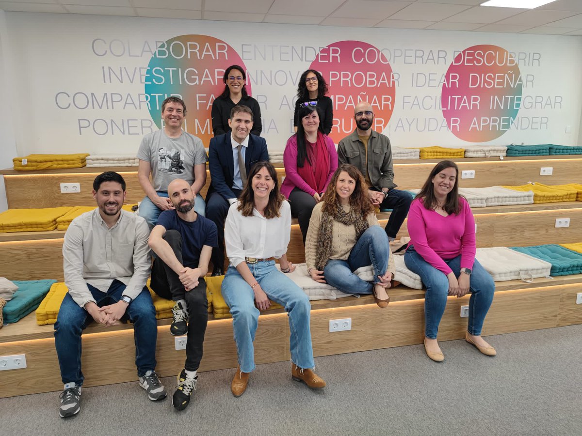 Hoy hemos visitado el “DOT” de la <a href="/ufvmadrid/">Universidad Francisco de Vitoria</a> un espacio innovador para el aprendizaje. ¡Gracias por facilitarlo y compartir con nosotros vuestra experiencia!
 
 <a href="/onlineUFV/">Online Learning UFV</a>