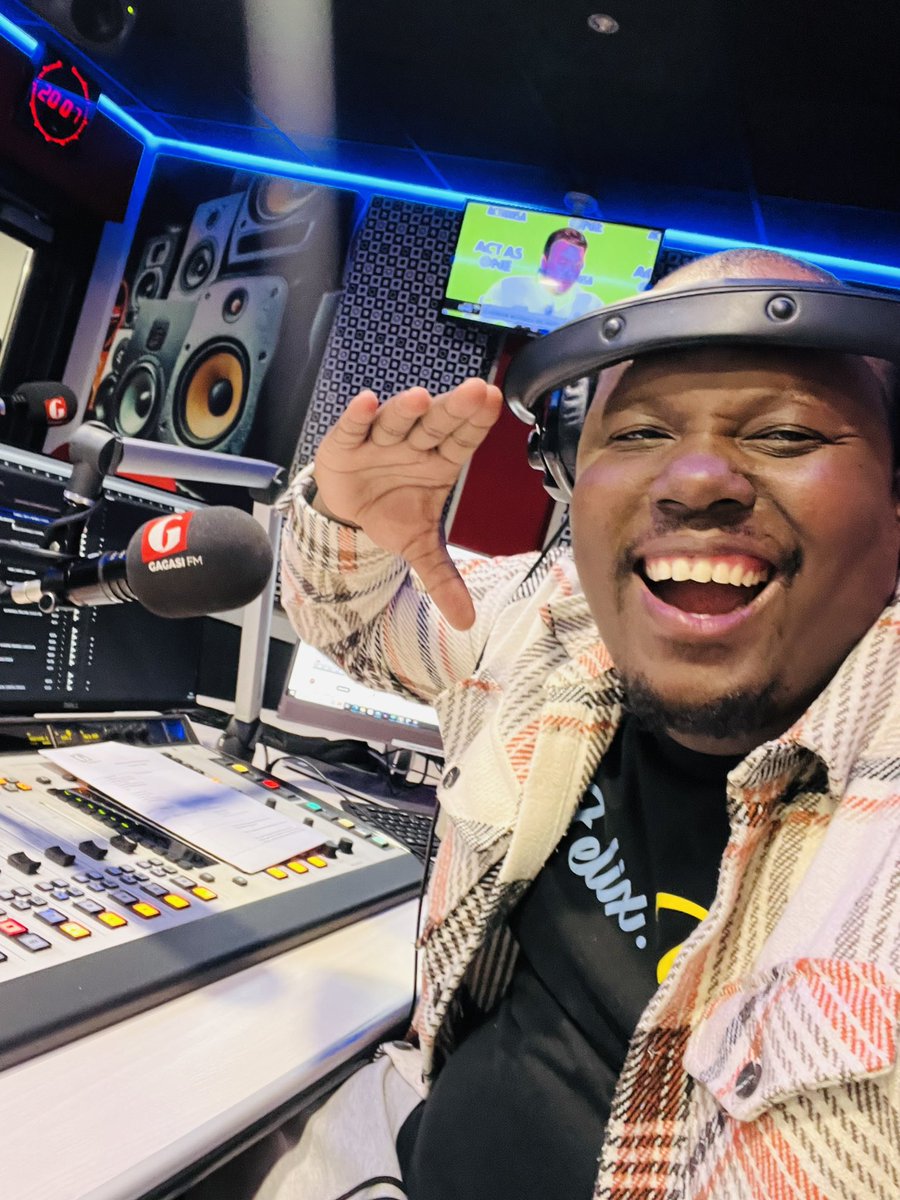 Dj_SPHELIVE's tweet photo. Tuesdays are strictly for Dance music on @gagasifm from 8-10pm tune in it’s a party !  #GMSDANCE #OUFATHER https://t.co/7vLbNaewAg