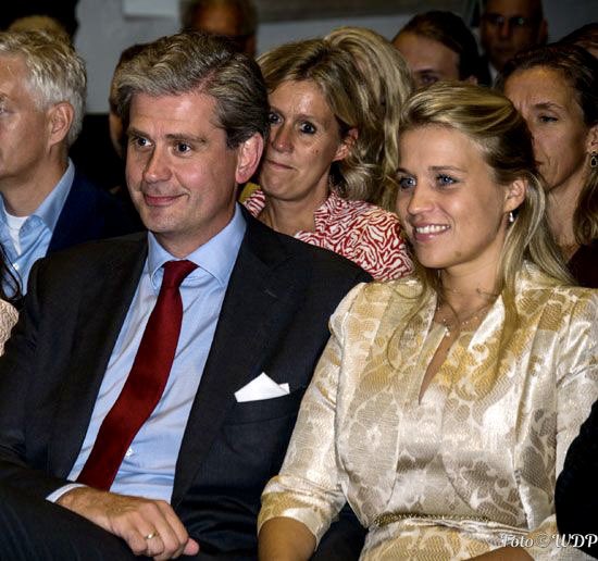 Sinds 2017 mag ik burgemeester zijn van de prachtige stad Dordrecht. Ben vereerd en trots dat <a href="/raaddordt/">Gemeenteraad Dordrecht</a> zojuist heeft besloten mij voor te dragen voor herbenoeming. Ik kijk ernaar uit om ook de komende periode bij te dragen aan de verdere ontwikkeling van onze stad en regio.