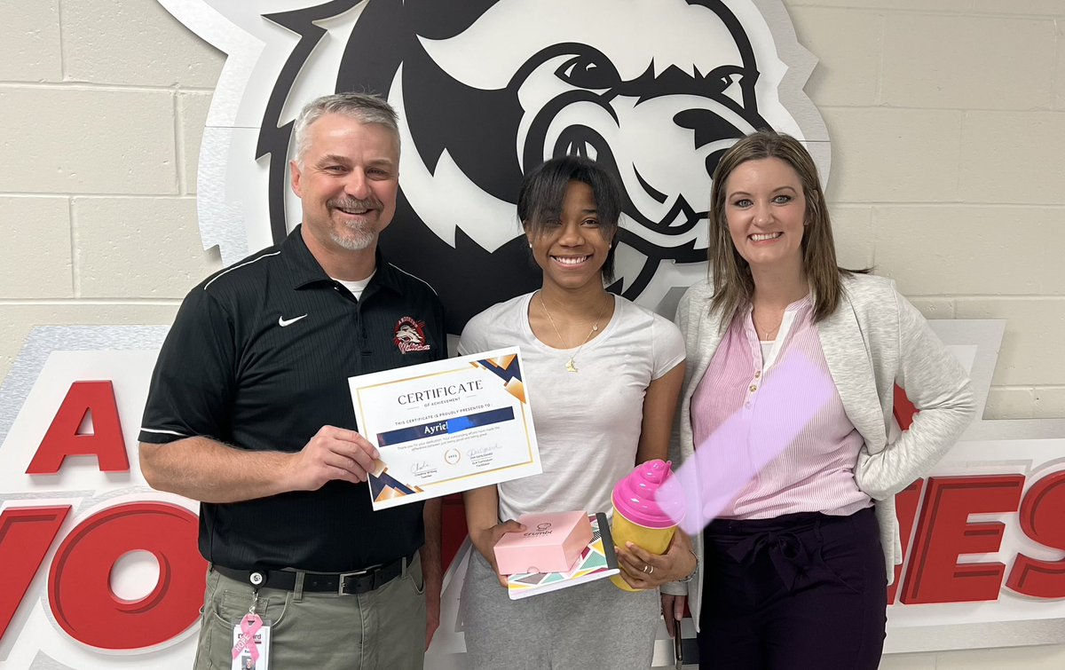 Congratulations to Ayriel from @MPSAndersenMS! She is our 8th Grade District-Wide Creative Writing Winner for Hexter 5. We had fun presenting her with prizes early this morning in Mr.Raabe’s class! #Proud2bMPS <a href="/JSchwartzMPS/">John Schwartz</a>