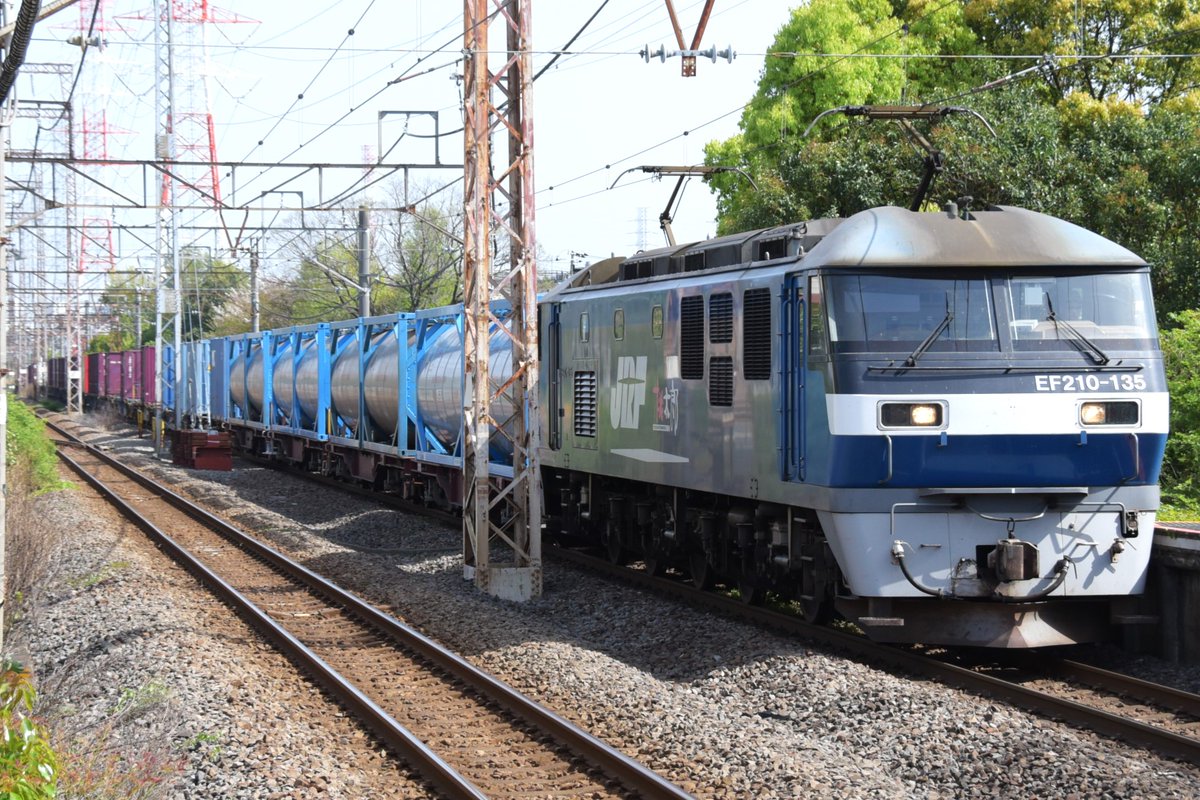 kuhane130's tweet photo. EF210-135＋コキ　 新鶴A243仕業
列番：高速貨物1097ㇾ(3086ㇾ）
撮影日：2023/04/11
画像のコンテナ番号：UT17C-8098/8088
                          　       JOTU100648（9）
  　　　　　　　　　  UR19A-1501
#1097ㇾ #EF210 #赤パロマ #新鶴見A243仕業
#UT17C #UR19A #JOTU100648 #NRSU391008 https://t.co/GxUs43mh8I