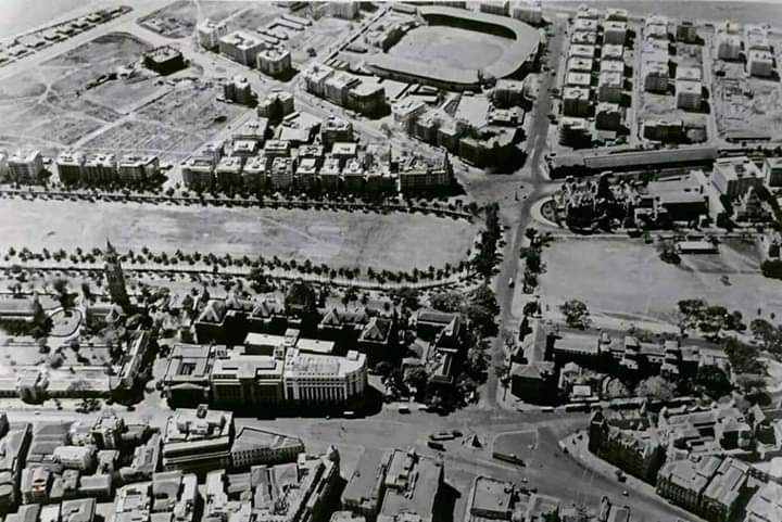 TbiHindi's tweet photo. यह बॉम्बे कि 1930 में ली गयी एक तस्वीर है।
क्या आप बता सकते हैं कि 1930 और 2021 के बॉम्बे में कितना अंतर आ चुका है???
साभार: mumbaimatterz

#RareImage #CommentBelow #Bombay #Mumbai #GuessThePlace https://t.co/d15LcaZd4R