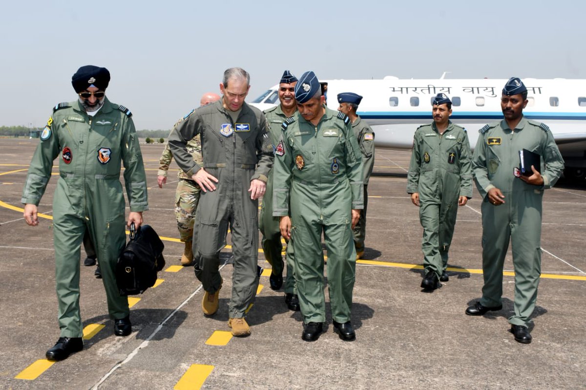 IAF_MCC's tweet photo. On the sidelines of the ongoing #ExCopeIndia which aims to further our international cooperation, General K Wilsbach, Cdr @PACAF visited AF Stn Kalaikunda today.
After flying a training mission, he interacted with Air Marshal SP Dharkar, AOC-in-C EAC & the exercise participants. https://t.co/0o2K6CTxDV