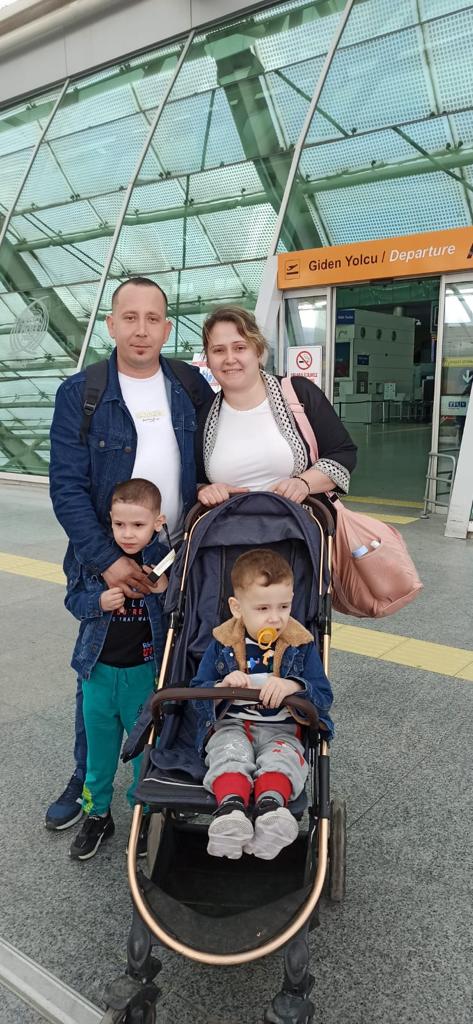 💚 BİZİM BÜYÜK AİLEMİZ
✈️ Mehmet Ayaz’ımızı hayalini kurduğumuz bugüne sizler sayesinde getirdik. 
✈️ Bugün Dubai Al Jalila Children’s Hospital 
hastanemize ilk randevumuza geldik. 
✈️Artık hayallerimize bir adım daha yaklaştık. Bu hayal hepimizindi… İyi ki varsınız!
#ZolGenSMA