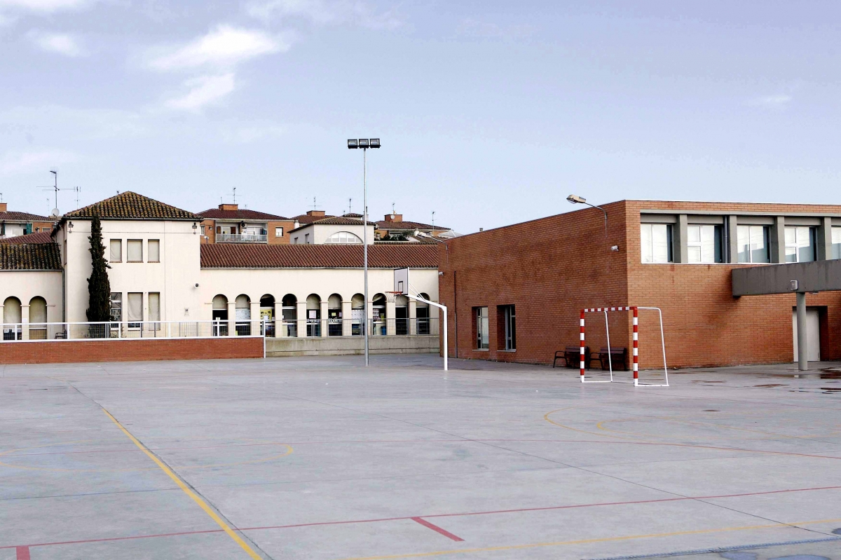 ajparets's tweet photo. ➡️ L'Ajuntament de Parets s'ofereix a pagar el sobrecost que representaria mantenir i no tancar la segona línia de l'escola Lluís Piquer. 

🗞️ Notícia completa a https://t.co/wYvCac4nqV. https://t.co/n6TcTmroGq