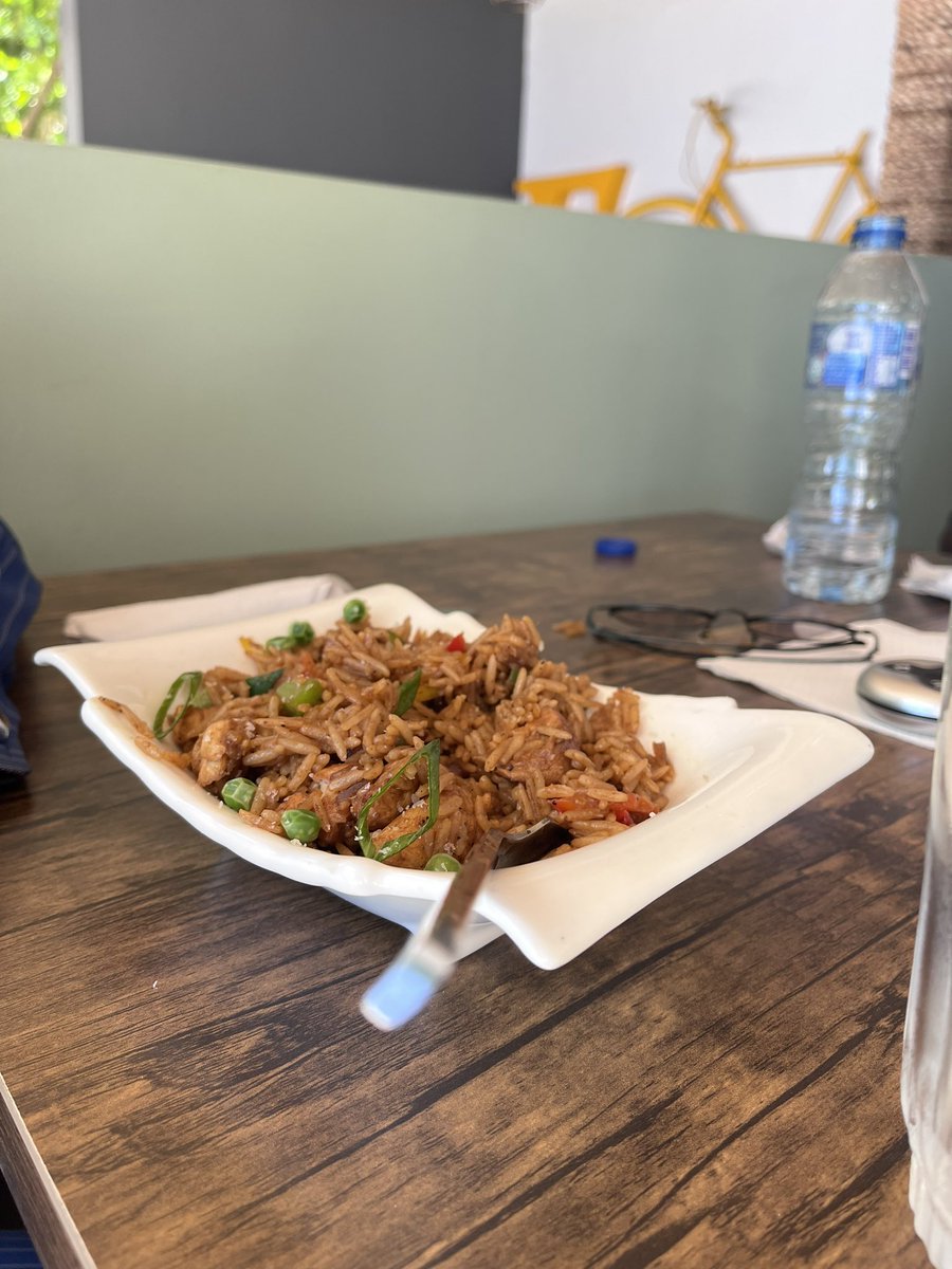 KASHRESTAURANT's tweet photo. SWIPE!  It’s time for lunch. Looking for a place to have a VARIETY of good food in a serene and relaxing environment? Look no further! Make it down to @kashrest at Wuse 2 right away. We look forward to having you. 😍😍

#AbujaTwitterCommunity #restaurantinabuja #abujarestaurant https://t.co/YIGqOOTiqD
