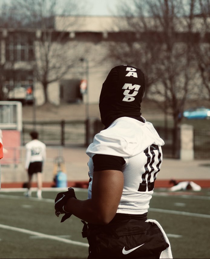 MarcellousHawk1's tweet photo. Blessed To See Another Year🖤!  #19 https://t.co/hoNVBP1ETP
