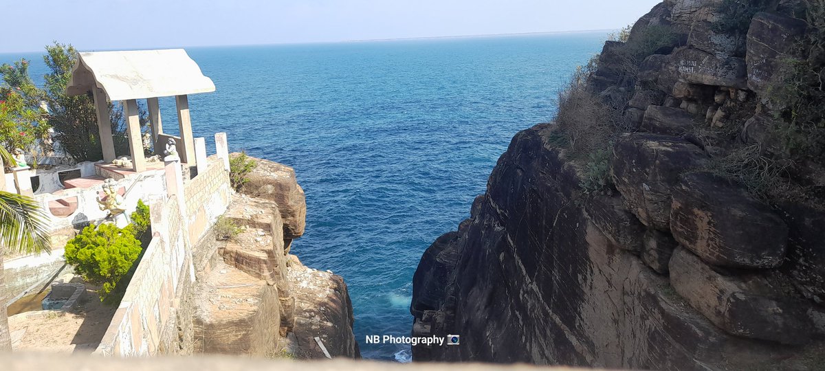 NbSuneth's tweet photo. කලක් සිතේ තිබූ ත්‍රීකුණාමලය ගැන මතක අළුත් වූවා.....❤️ 🎶 🎶 https://t.co/3DafoxLFCa
