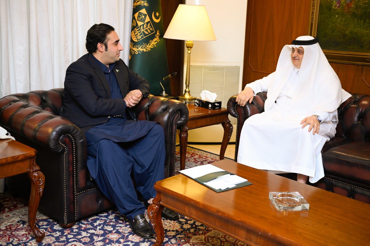 BBhuttoZardari's tweet photo. Pleased to receive Amb. of Saudi Arabia in 🇵🇰@AmbassadorNawaf today @ForeignOfficePk &amp; discussed our brotherly ties with a focus on further enhancing bilat. trade &amp; invest. Welcomed the historic developments on 🇸🇦 🇮🇷 resumption of dip. relations &amp; the benefits for entire region. https://t.co/wweYXdoVNX