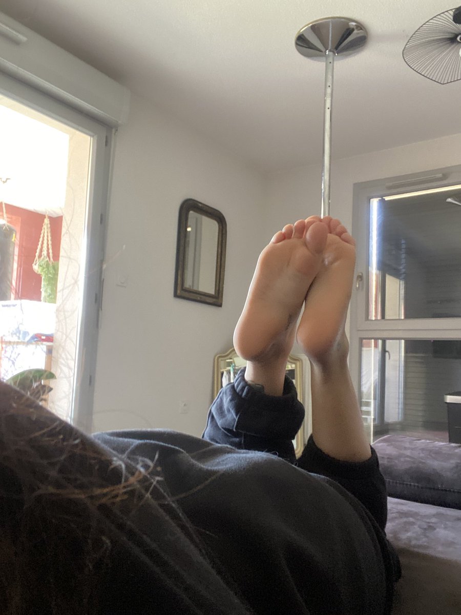 nemeesie's tweet photo. Des intéressés de pieds mes p’tits chat ? 🤫 https://t.co/0sbX2JXHLu