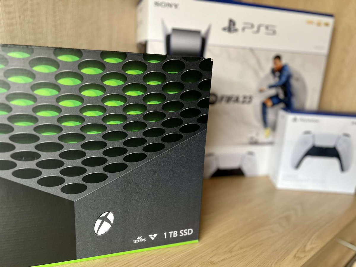 These aren’t mine… they are for one of you guys. Thank you so much for all the love on the channel lately, means a lot! I will announce when the giveaway will be on my YouTube Community page…Bruno not included 👀