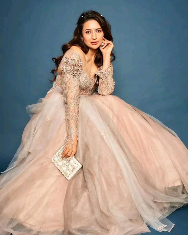 Diveklover_64's tweet photo. @Divyanka_T
my Sunshine 🌞 
You are beautiful inside and out. You are truly an amazing person . A beautiful soul.Most successful &amp; strongest personality .
MY DAILY MOTIVATION 😌❤️ 
#DivyankaTripathi 
#strongwomen
#personality #div
Love from 🇱🇰 https://t.co/n87qzpuNCY