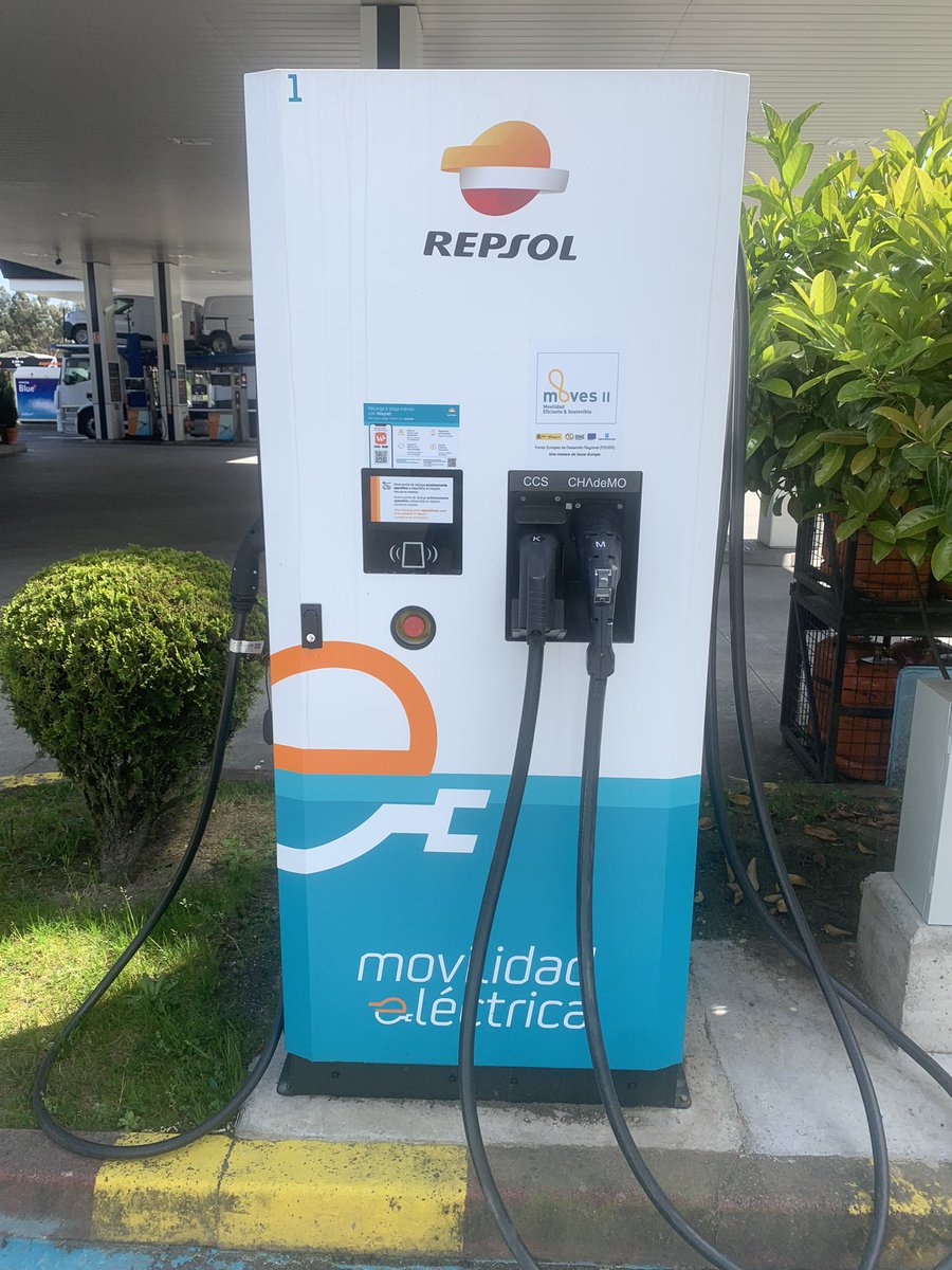 ioniqelectrico's tweet photo. Llevan dos meses en #ACañiza este #PuntoDeCarga en la #EstaciónServico de @Repsol y aún no no tienen servicio de la distribuidora. #Fenosa #Naturgy #Iberdrola
Se aceptan apuestas https://t.co/Kc2iXv5GfW