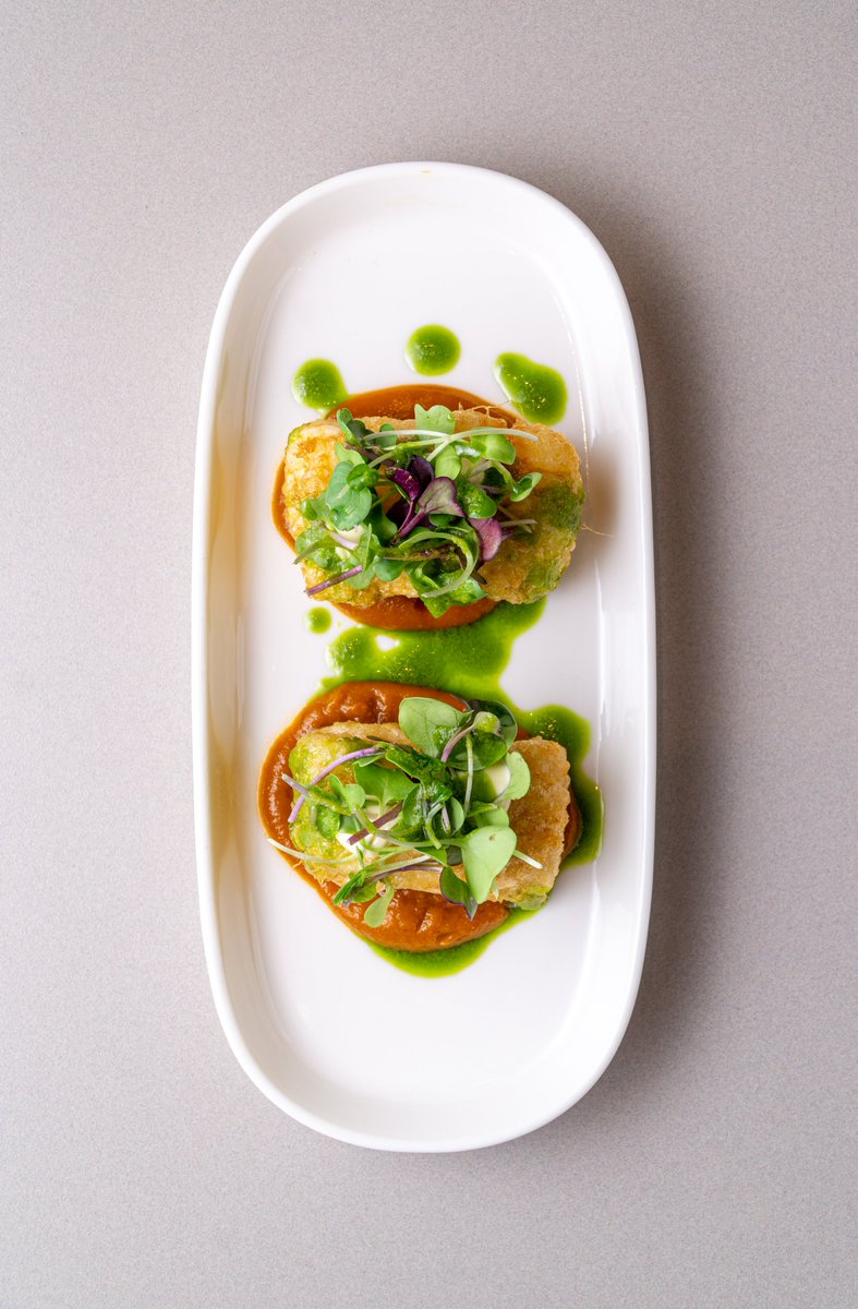 En los foto nuestros tacos de bacalao rebozados y fritos con mahonesa cítrica, salsa de tomate y albahaca. Sabor 100% Madrid.

Reserva 👉🏻 ellincerestaurante.com

#ElLince #food #gastronomia #comida #instafood #foodie #chef #restaurant #instagood #foodlover #foodphotography