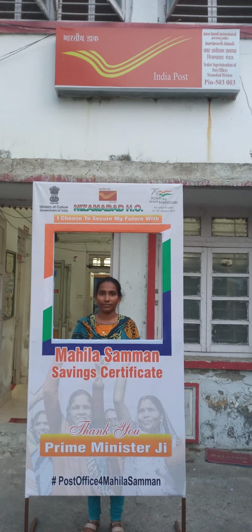 PmgHyderabad's tweet image. Thanks for taking a Mahila Samman Savings Certificate from Nizamabad Post office . Mahila Samman Bachat Patra offers 7.5% interest for 2 years on deposits for women and girls up to Rs 2 lakhs. Invest and capture your proud moment at our selfie points! 

#MahilaSammanScheme