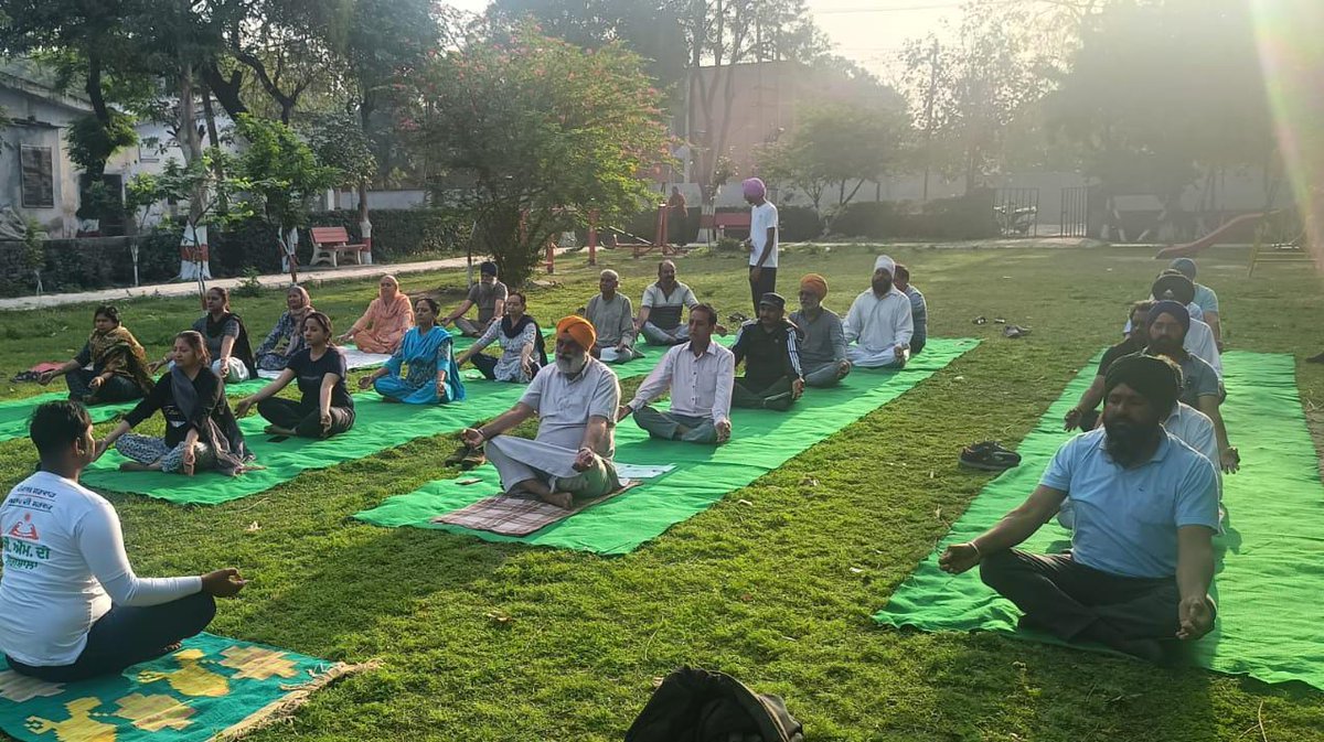 cmdiyogshala's tweet photo. ਸੀ.ਐੱਮ  ਦੀ ਯੋਗਸ਼ਾਲਾ - ਇੰਡਸਟਰੀ ਪਾਰਕ, ਸਰਹੰਦ ਰੋਡ, ਪਟਿਆਲਾ, ਪੰਜਾਬ
C.M. Di Yogshala - Industry Park Sirhind Road, Patiala, Punjab

@BhagwantMann @AAPbalbir @DCPatialaPb
#CMDiYogshala
#Yoga
#yogainspiration https://t.co/ksZsEQ0DML